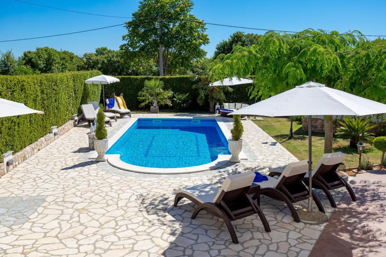 Villa Summer Oasis Dobrinj Buitenkant foto