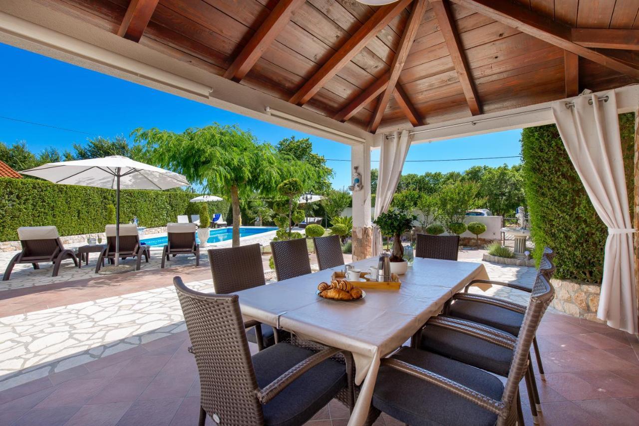 Villa Summer Oasis Dobrinj Buitenkant foto