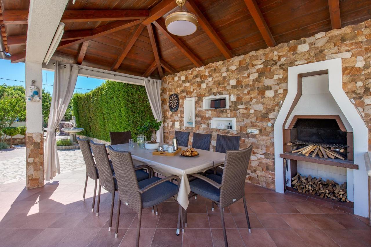 Villa Summer Oasis Dobrinj Buitenkant foto
